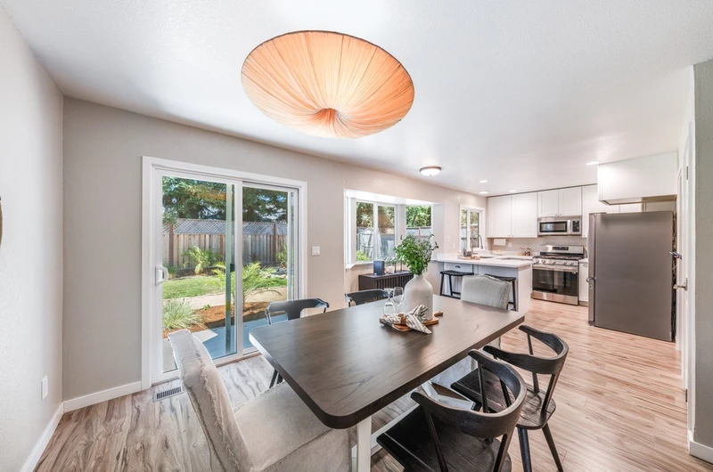 2434 Covey Court, view 4
