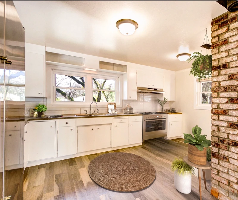 25501 Cloverdale Peak Rd, view 1
