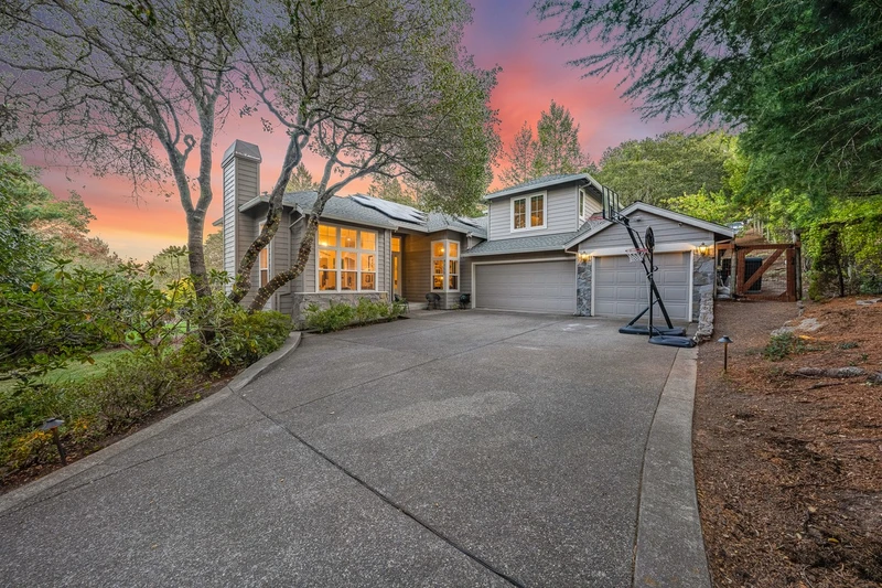 4250 Pine Ridge Drive