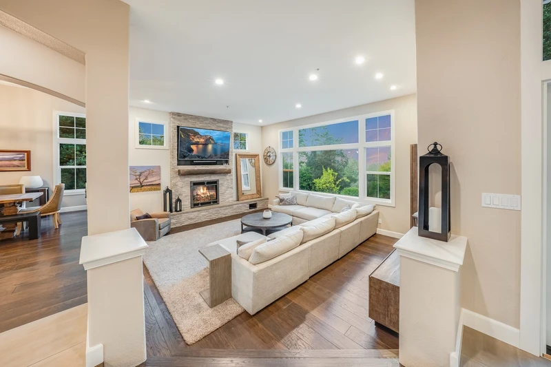 4250 Pine Ridge Drive, view 3