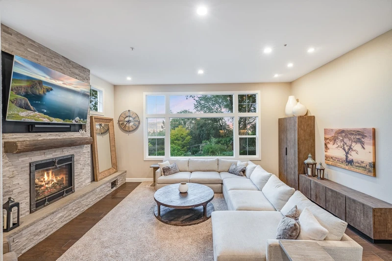 4250 Pine Ridge Drive, view 18