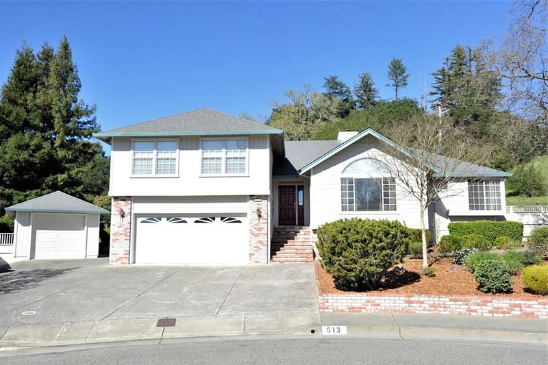 513 Greens Dr