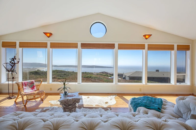 569 Oceana Dr, view 1