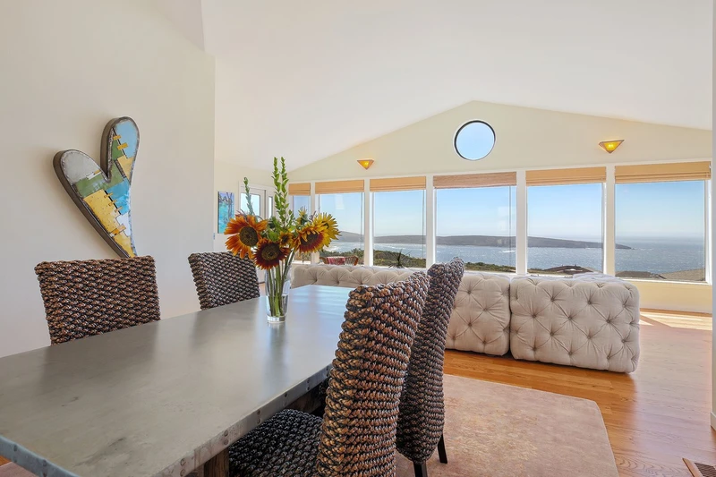 569 Oceana Dr, view 2