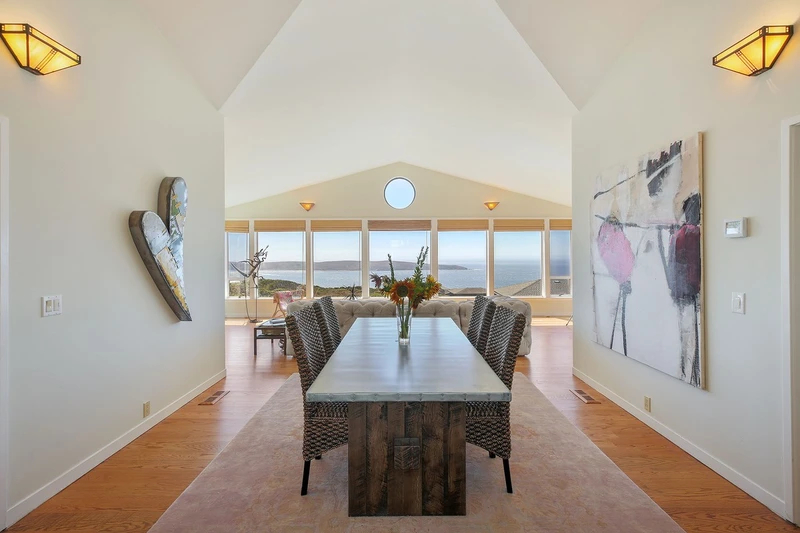 569 Oceana Dr, view 3