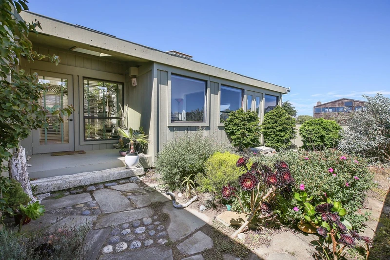 569 Oceana Dr, view 7