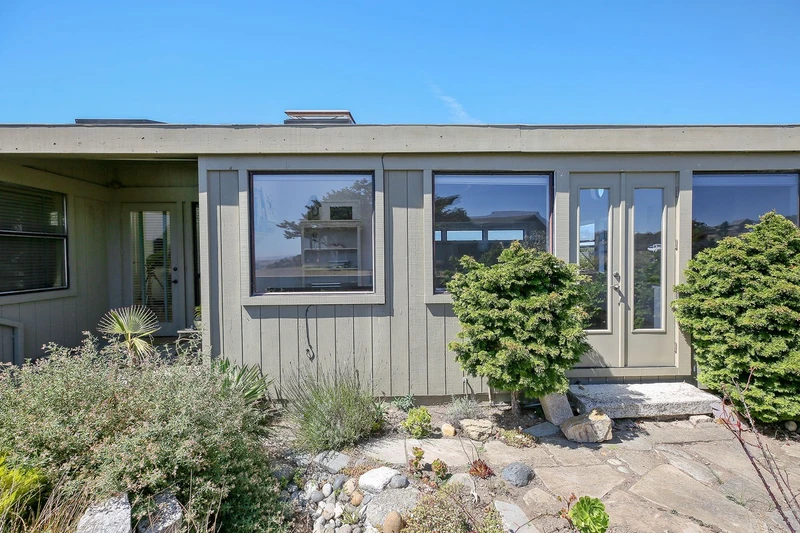 569 Oceana Dr, view 8