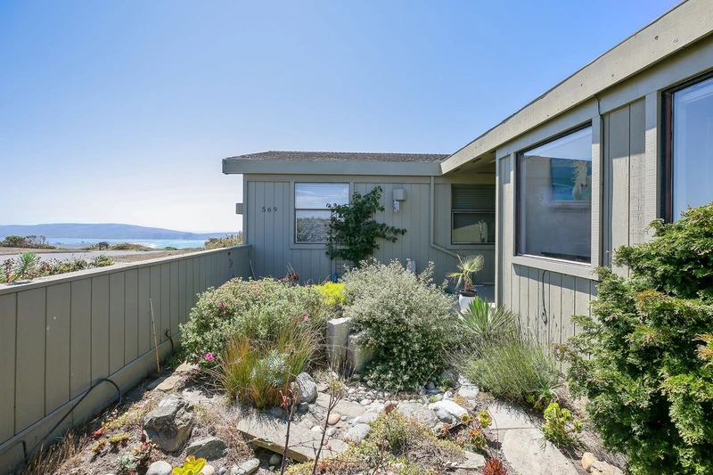 569 Oceana Dr, view 9