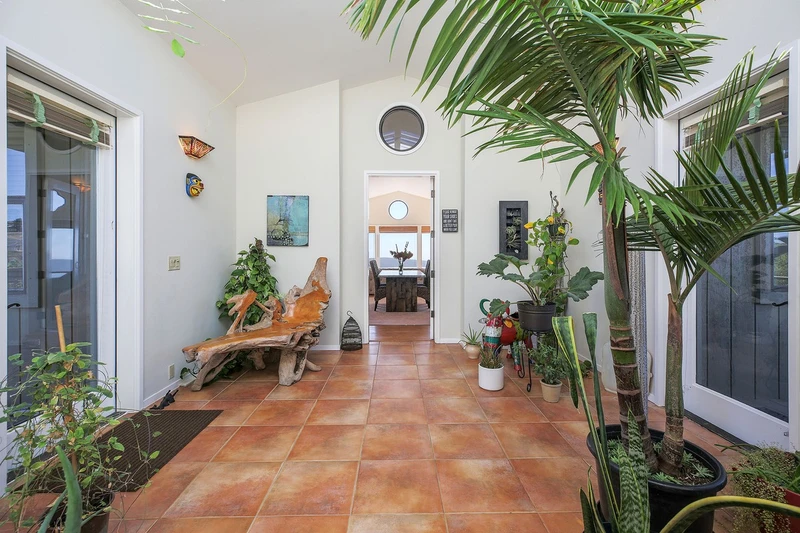 569 Oceana Dr, view 11