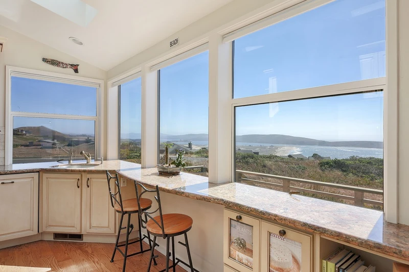 569 Oceana Dr, view 16