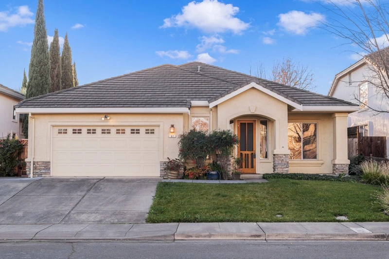 87 Winedale Ln