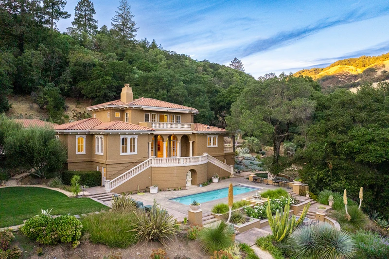 870 Kinnybrook Drive, view 1