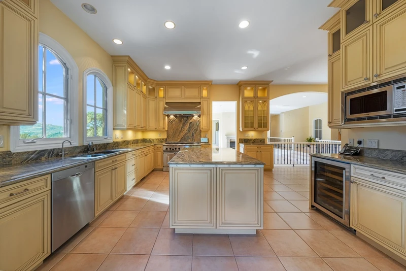 870 Kinnybrook Drive, view 12
