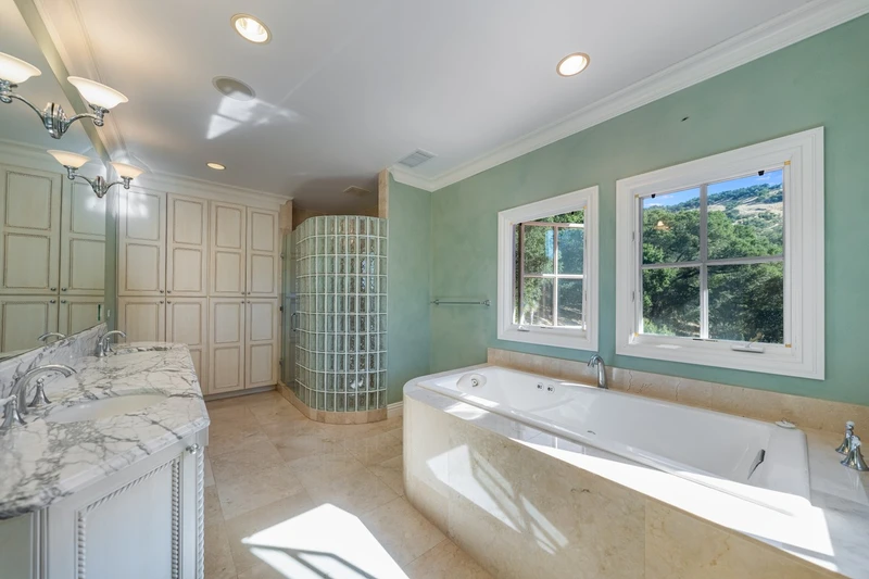 870 Kinnybrook Drive, view 17