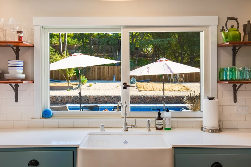 916 Sunnyside Dr, view 1