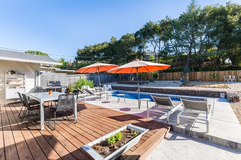 916 Sunnyside Dr, view 3