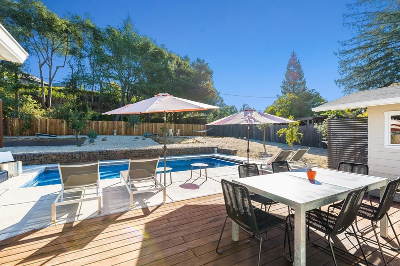 916 Sunnyside Dr, view 4