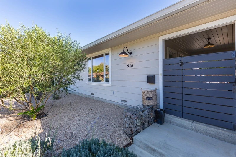 916 Sunnyside Dr, view 7