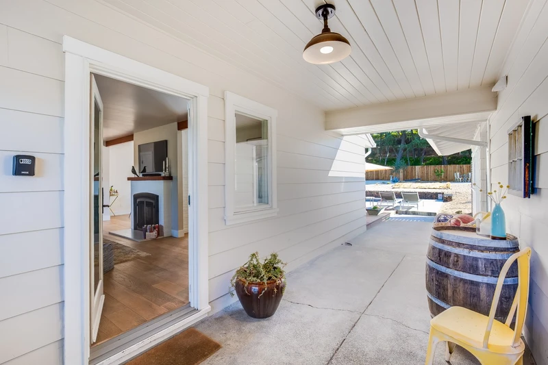 916 Sunnyside Dr, view 10