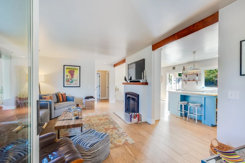 916 Sunnyside Dr, view 11