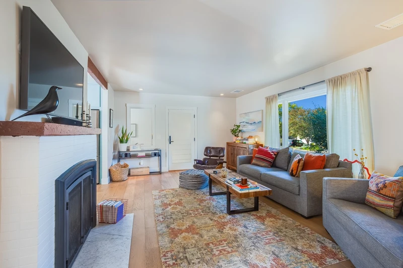 916 Sunnyside Dr, view 13