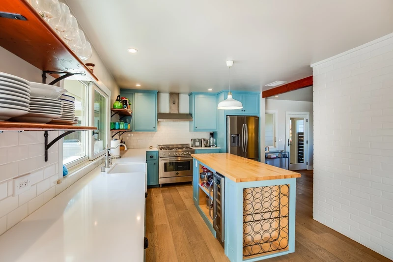 916 Sunnyside Dr, view 15
